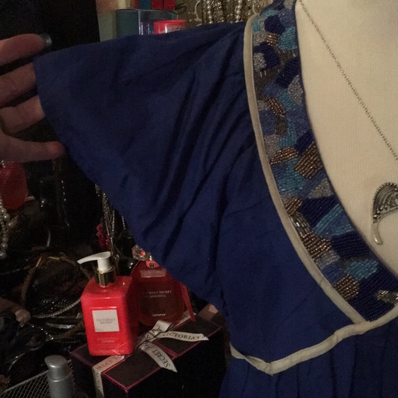 SEXY LOW CUT VS BLOUSE SZ MEDIUM - Picture 3 of 5